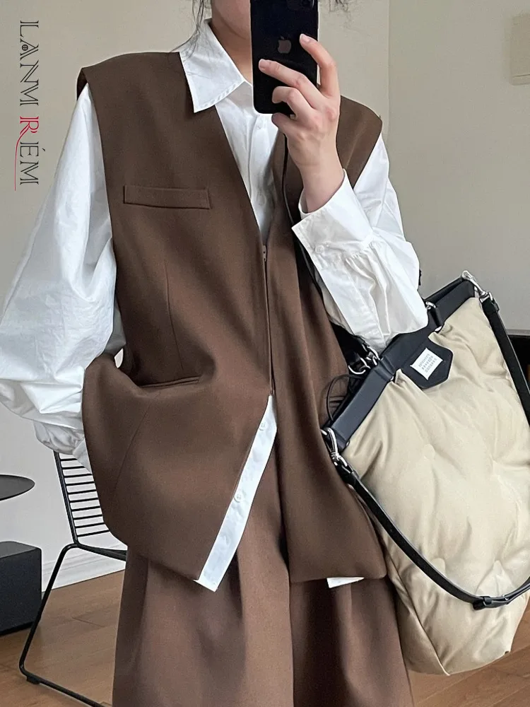 

[LANMREM] Minimalism Loose Solid Vest For Women Solid V-neck Sleeveless Casual Fashion Female Jackets 2023 Autumn New Clothing