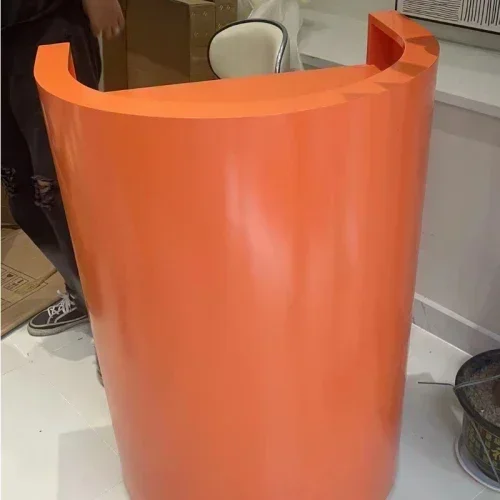 Маленькая современная стойка регистрации офис ресторан кабинет белая касса