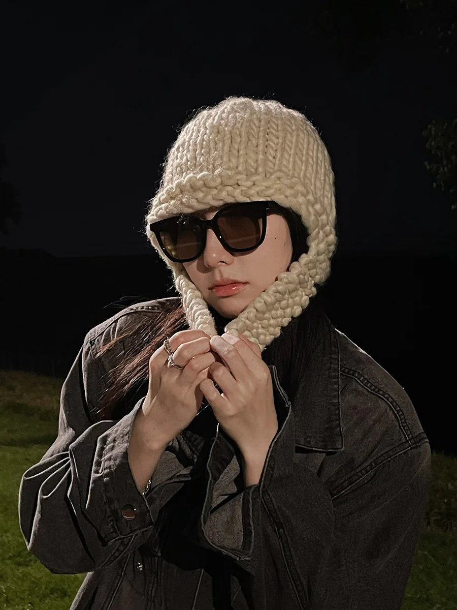 

Женская ветрозащитная вязаная шапка ручной работы