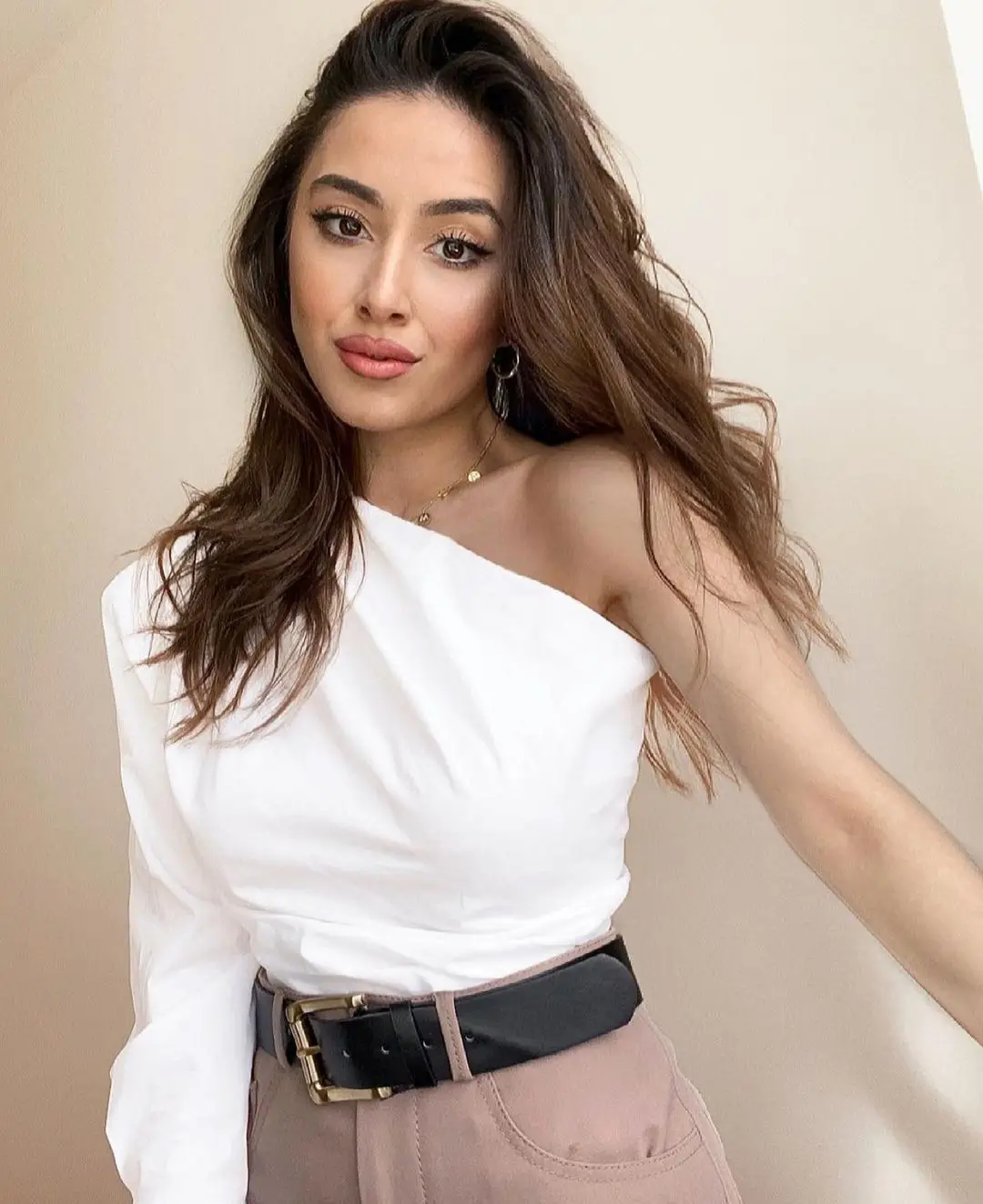 

Europe and America Women's Wear 2021 Summer New White One Shoulder Top Irregular Shirt