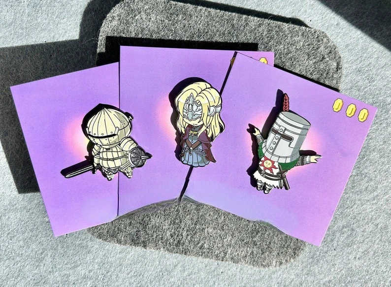 Эмалированная булавка в виде персонажа игры соулы