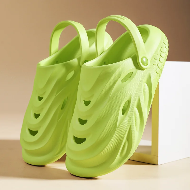 

Beach shoes Unisex 2023 New Summer Outdoor Hole Sandals Non-slip Wear-resistant Breathable Slippers Couples Soft Bottom Sandals