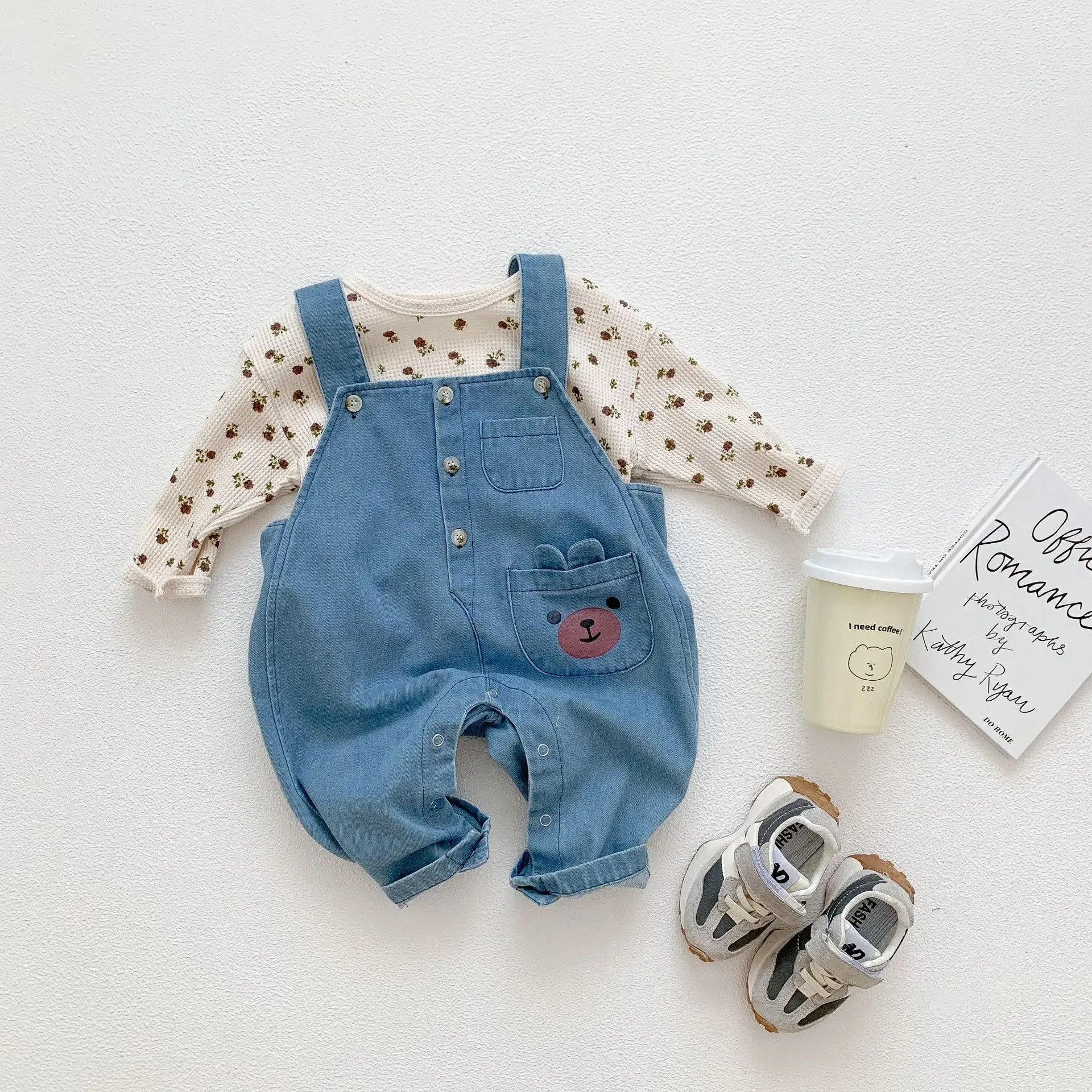 

2023 Spring autumn baby girls 2PCS clothes set cotton long sleeve floral tops denim suspender pants suit toddler girls outfits