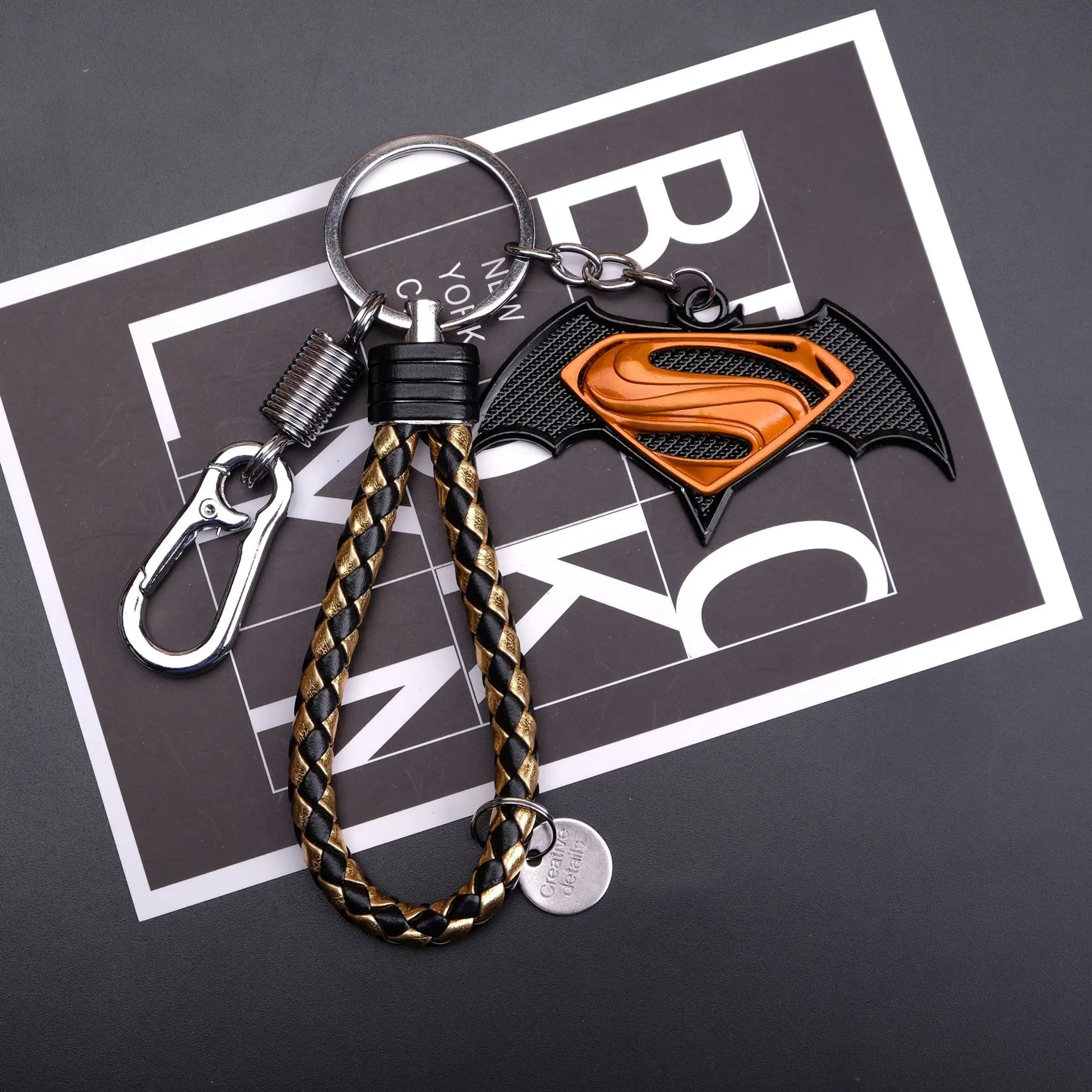 10 см Bandai Бэтмен Фигурка логотип брелок металлическая модель аксессуары Подвески