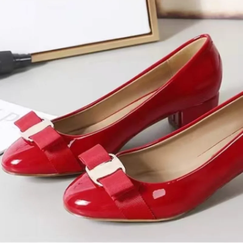 2023 New Round Head Bow Fabric Buckle Middle Heel Low Heel Lacquer Leather Solid Color Shining Comfortable Single Shoe Women