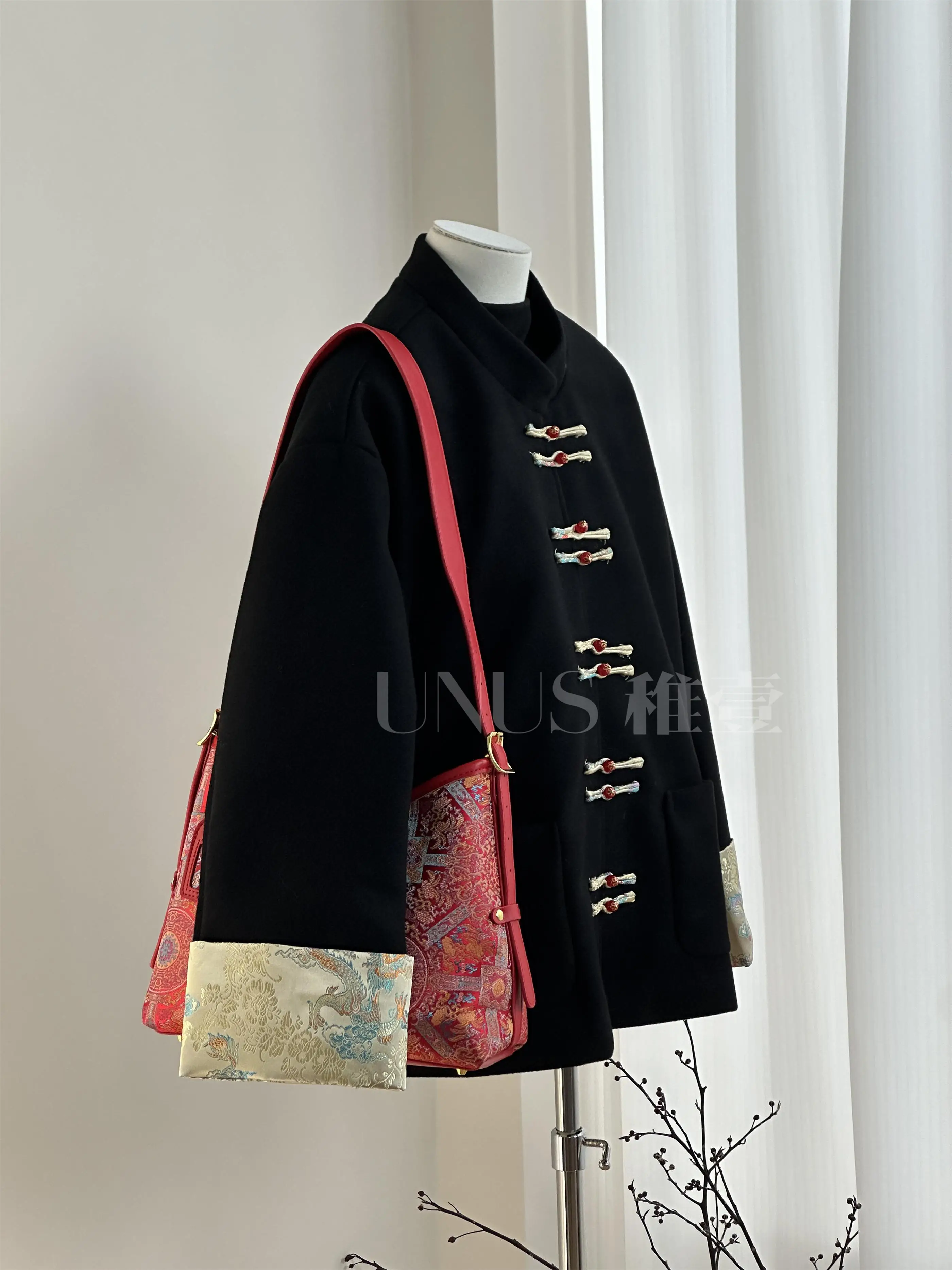 Unus Zhi Wool Woolen Thick Coat New Chinese Sle Red Embroidered Jacquard Patchwork Year Buckle High end