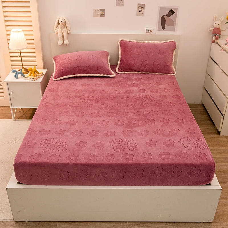 

2023 Nordic Style Simple Flannel Fitted Sheet High Density Print Winter Super Soft Velvet Mattress Cover Bed Sheet with Elastic