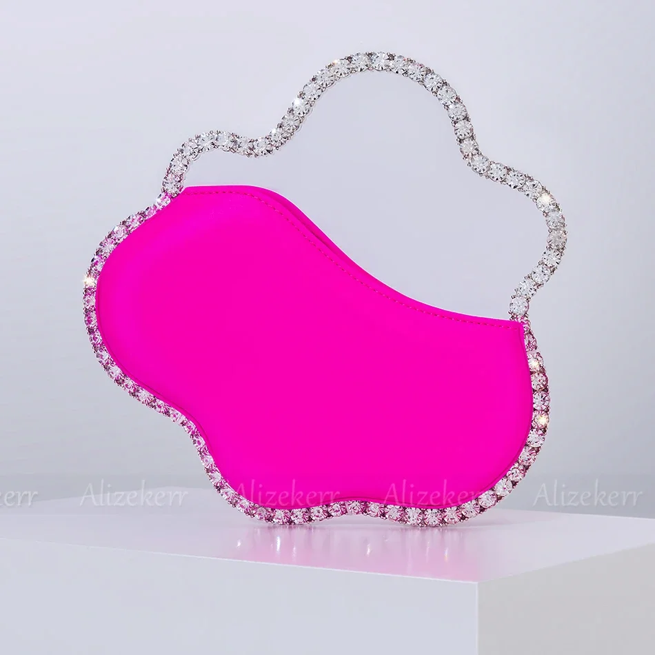 Металлические вечерние сумки с волнистыми ручками и бриллиантами женские