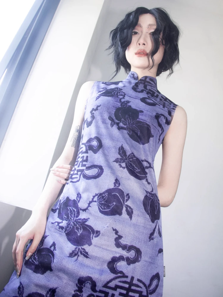 

Платье-Ципао пурпурное с сетчатым воротником, без рукавов