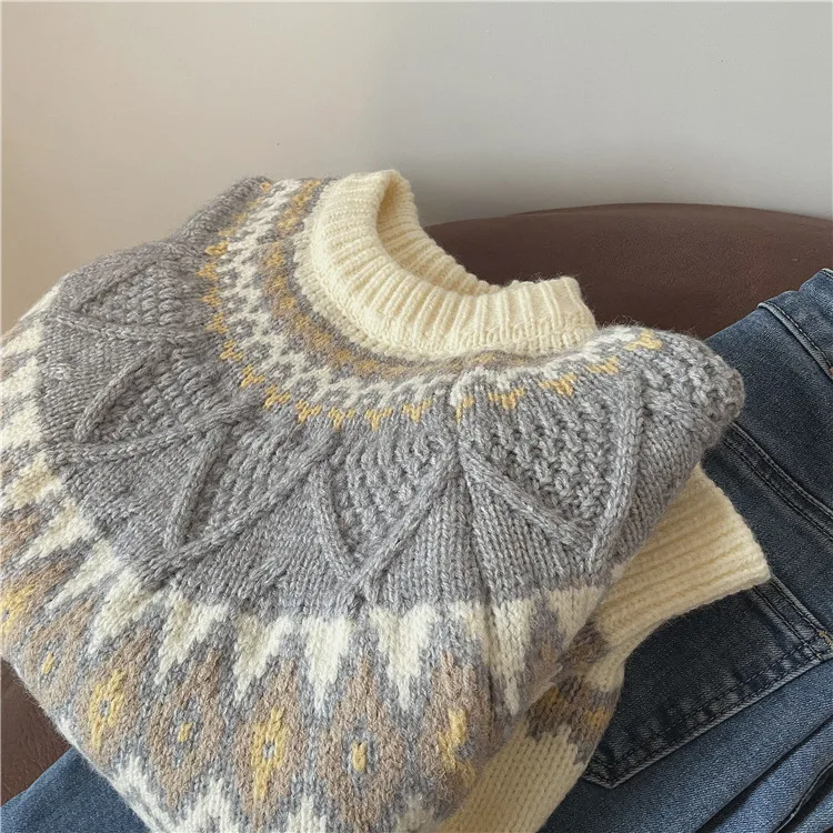 Женский трикотажный пуловер Korobov с круглым вырезом