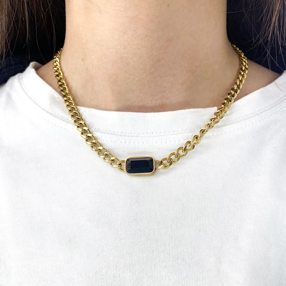 

Titanium steel necklace short female simple black diamond clavicle chain niche design sense hip hop necklace