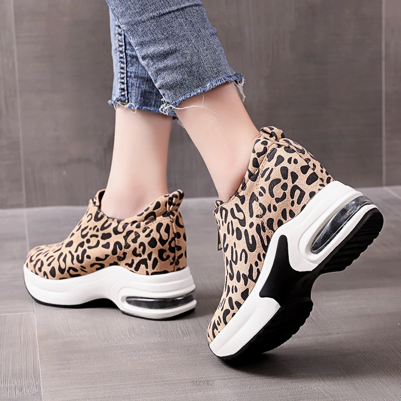 Женские замшевые туфли на платформе скрытый каблук повседневные без застежки из
