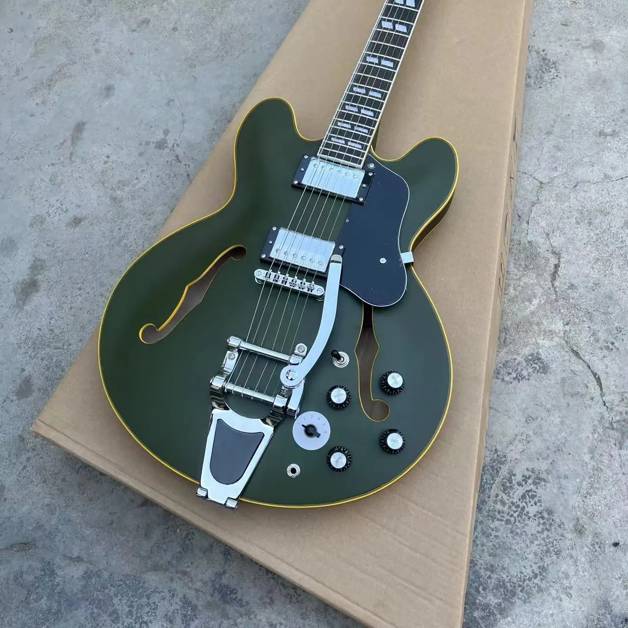 

ES335 semi-hollow electric guitar with jazz body and two H pickups with coil split feature 335 style jazz