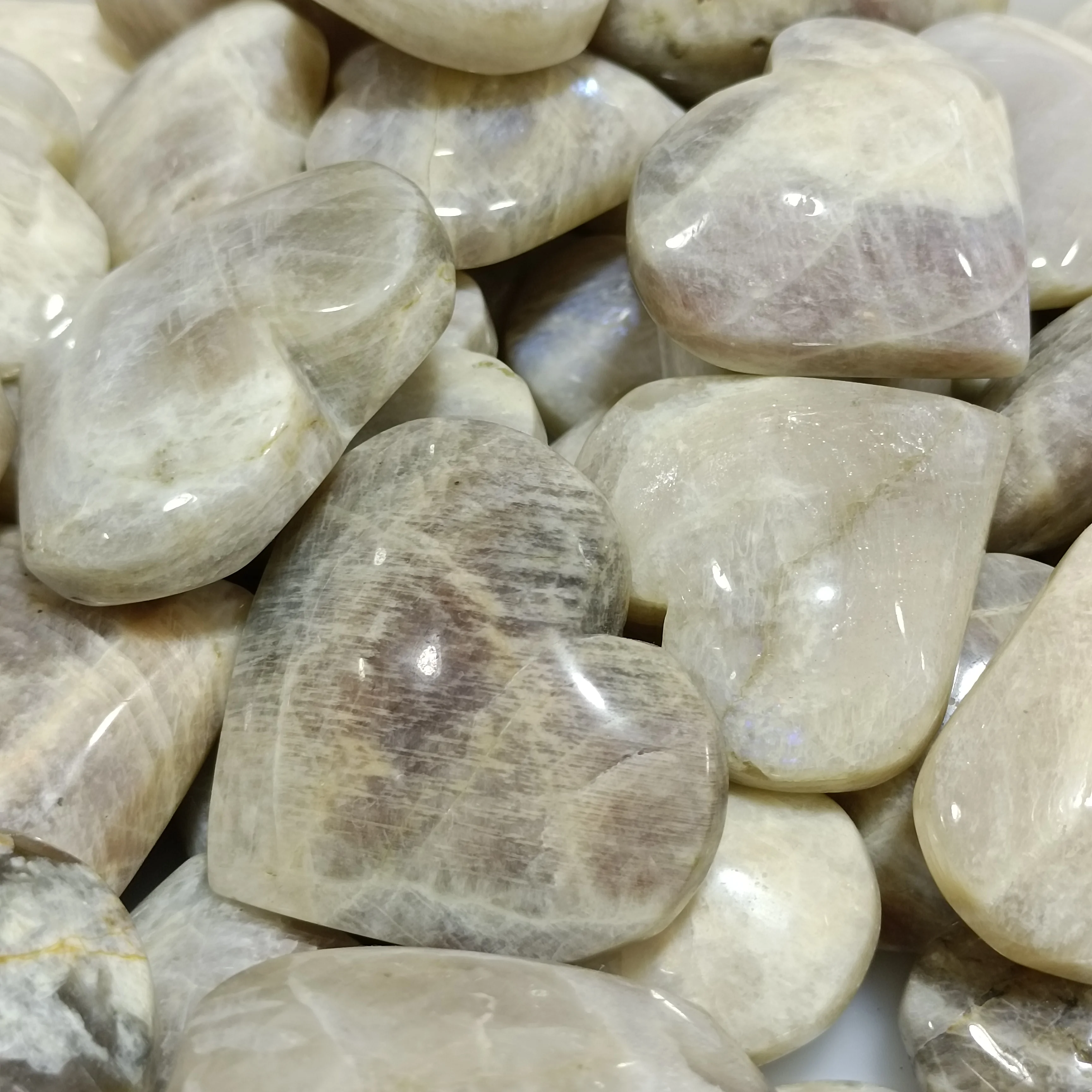 

1pc Natural Grey Moonlight Stone Crystals Heart Quartz Plam Shining Healing Reiki Crafts Home Decor