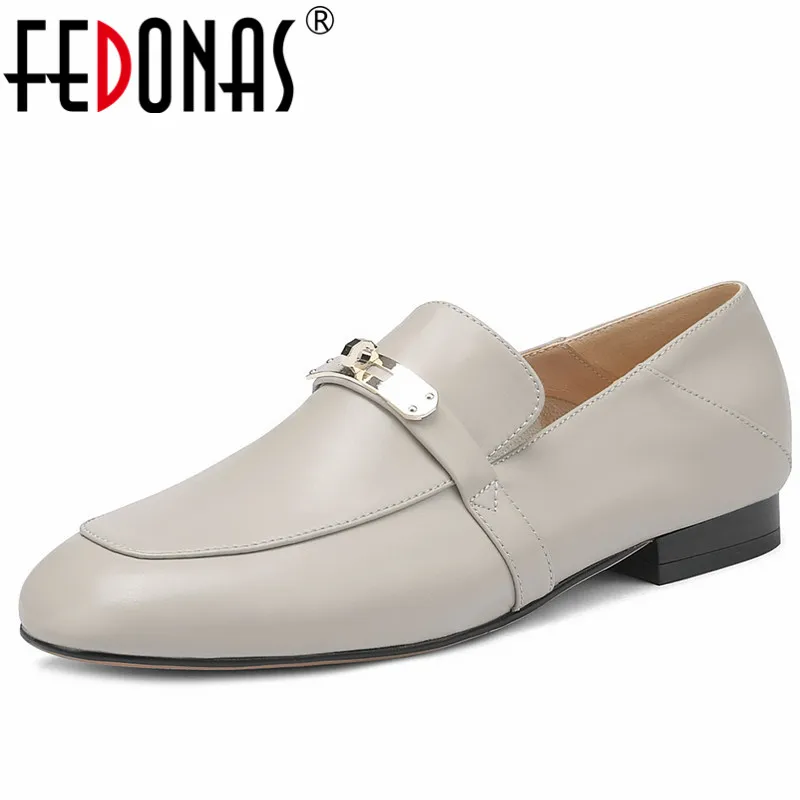 

Женские повседневные Лоферы FEDONAS, весенне-летние туфли из натуральной кожи на низком каблуке с металлическим украшением, модель 2022 года
