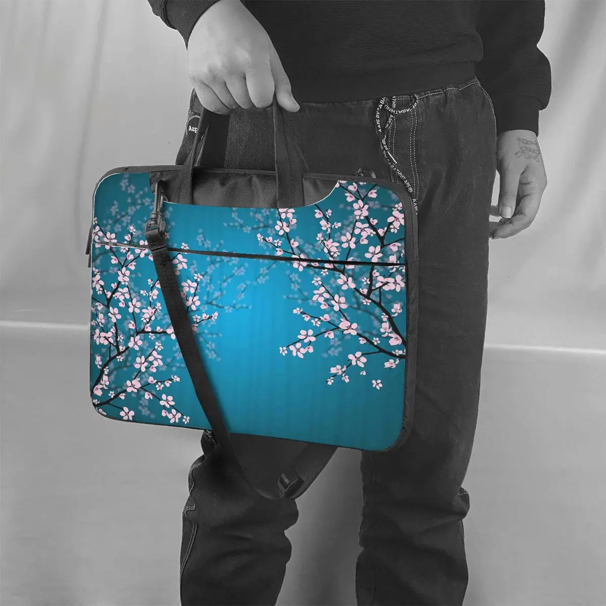 Рисунок 6 - Чехол-портфель для ноутбука с японскими