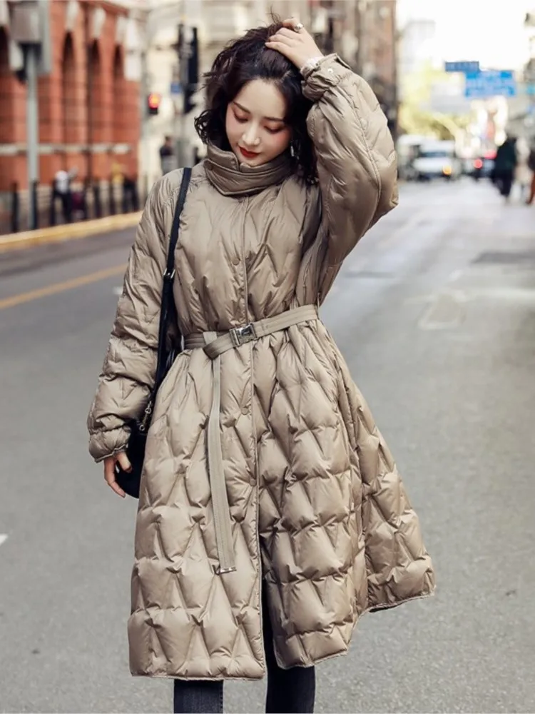 

Женский пуховик, новинка 2022, зимняя Модная тонкая куртка средней длины со стоячим воротником, приталенная белая куртка на утином пуху