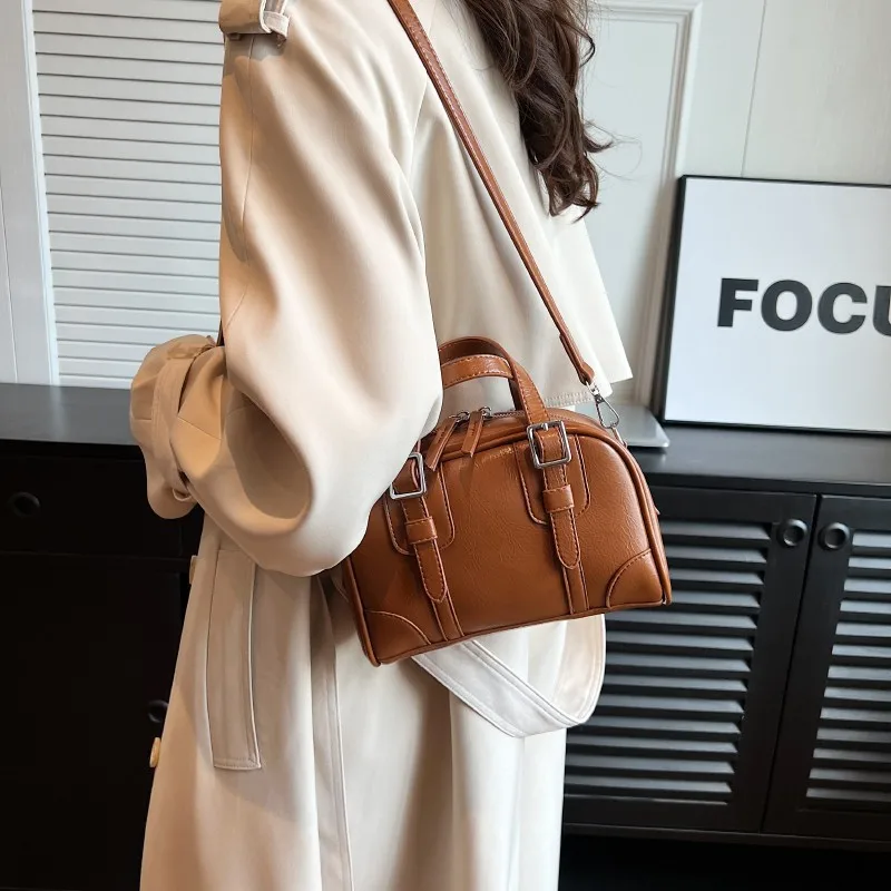 Рисунок 5 - Серебристая сумочка высокого качества