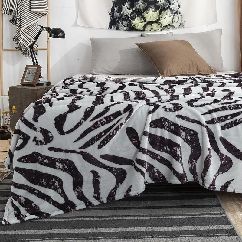 Одеяло зимнее с леопардовым принтом 200 х230 см | Дом и сад