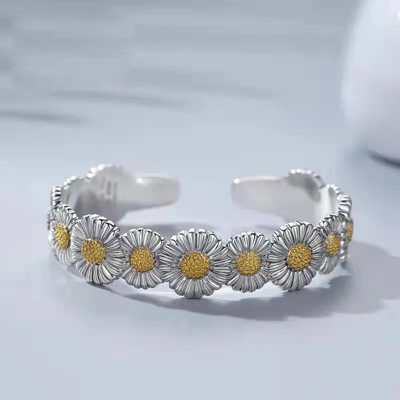 

New 925 Sterling Silver Design Small Daisy Bracelet Trendy Fashion Opening Adjustable Men and Women Bracelet Gift Accessories