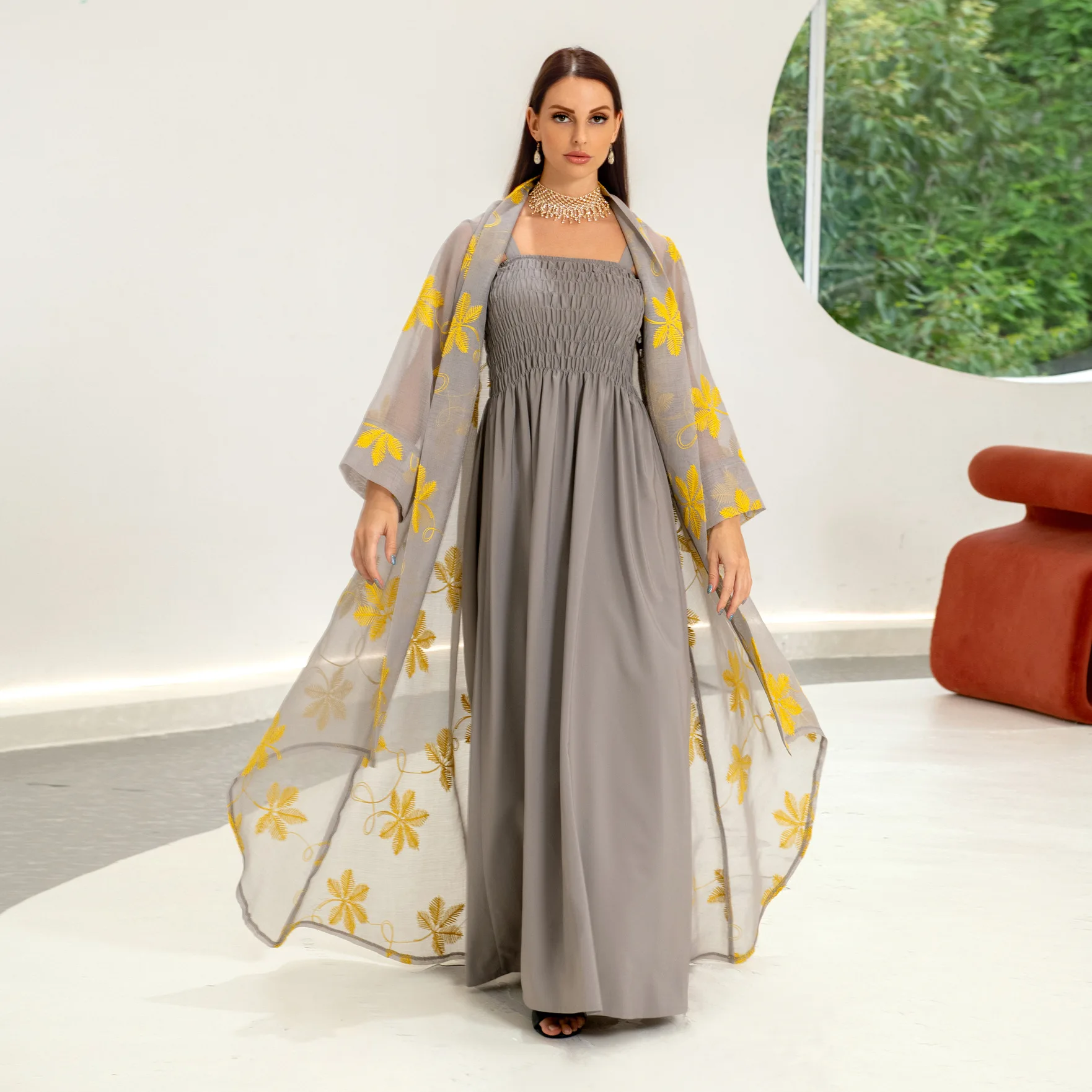 

Женское газовое платье Среднего Востока, мусульманское цельнокроеное платье из двух частей с серыми подтяжками и вырезом, рукоделие