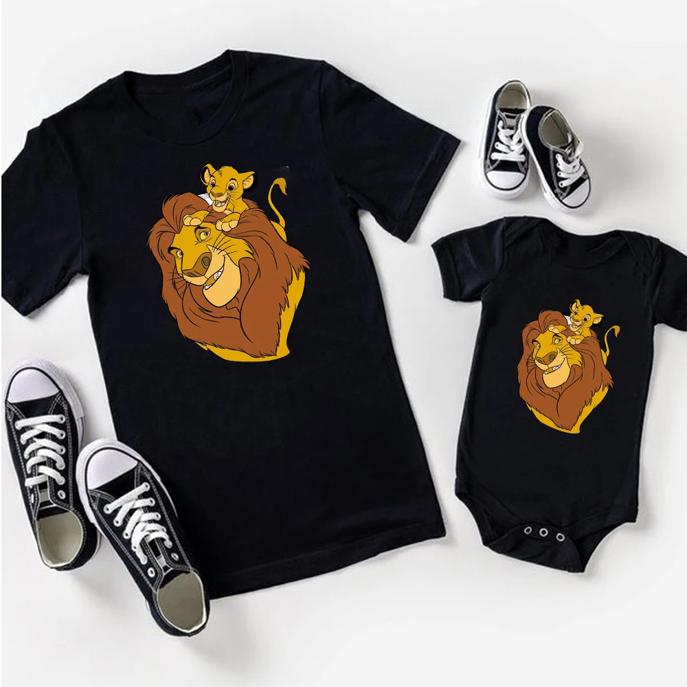 

Summer Fashion Father and Son Clothes Lion King Simba and Dad Print Short Sleeve Black Trend Kids Tshirt Hot Mom Daughter Tops