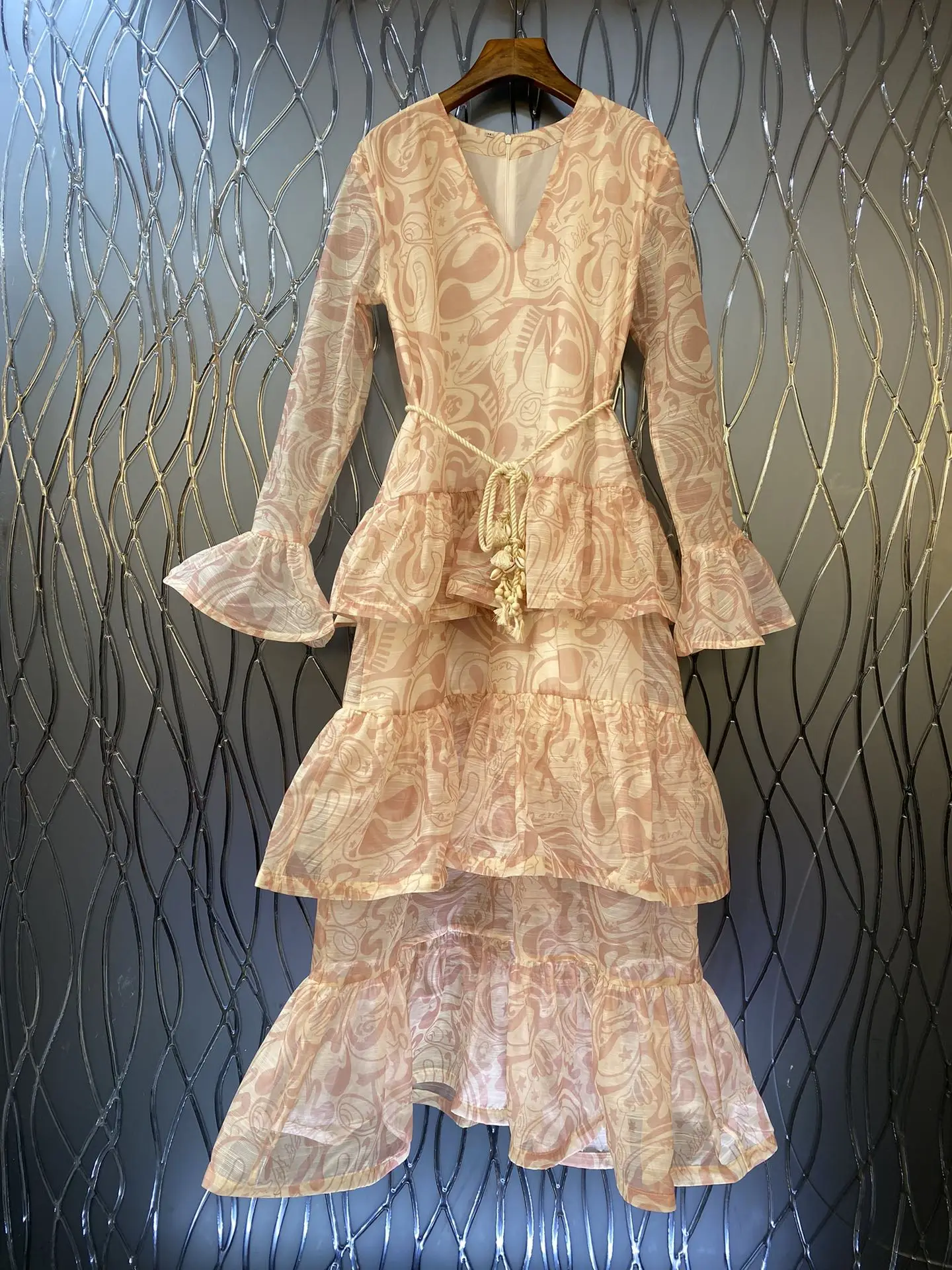 

The new spring and summer dresses are full of girly feeling and show texture