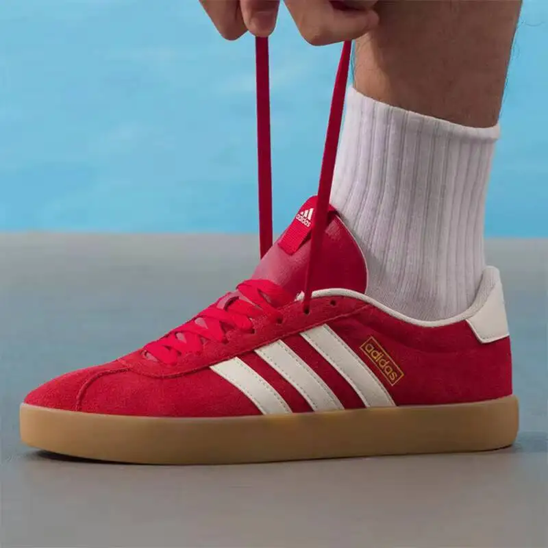 Фото Дешевые кроссовки Adidas Originals Red Low Top Skate с замшевым верхом, классическими 3 полосками и подошвой из каучука, винтажные повседневные кеды KI5079 №2