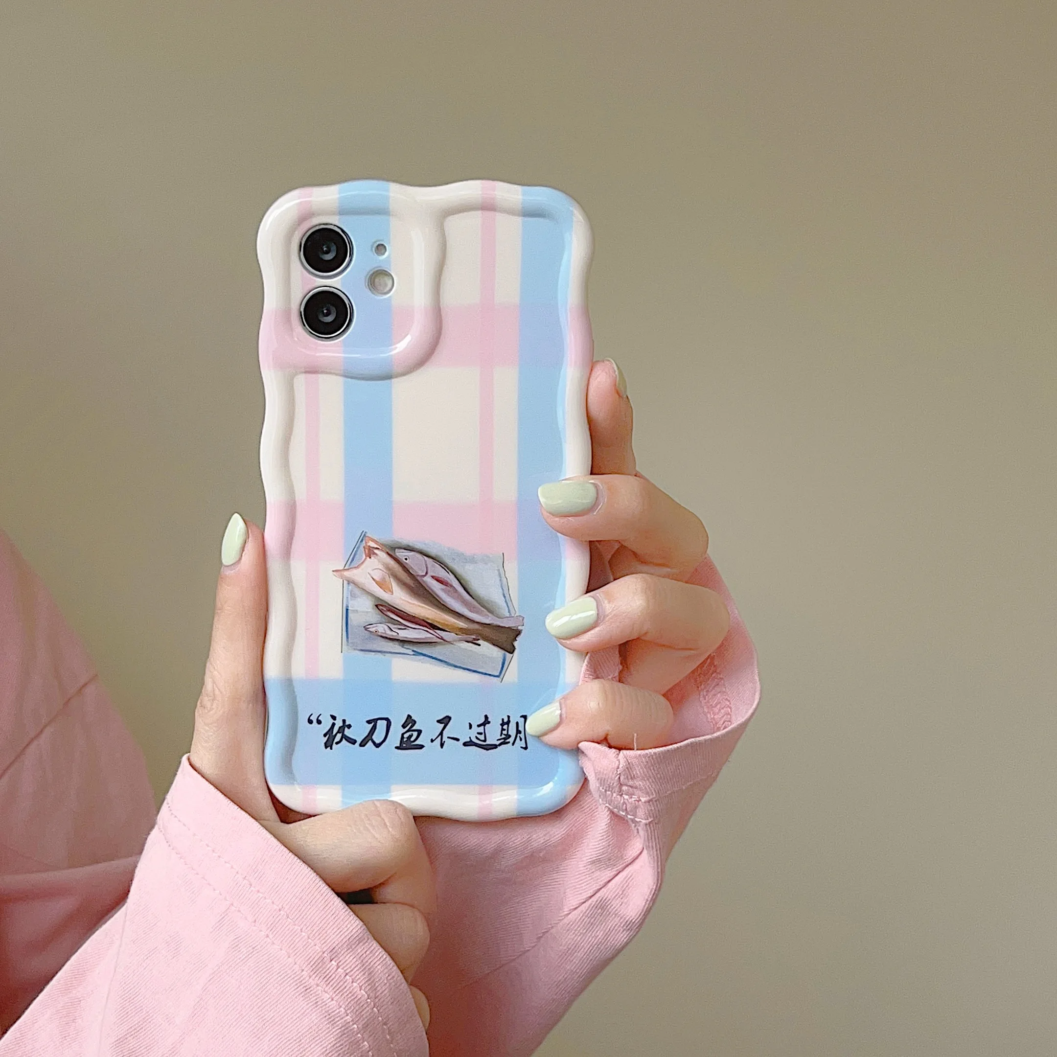 

Cute autumn knife-fish pattern iphone14 promax phone case suitable for Apple 13promax simple Macaron color 12 11promax all-inclu