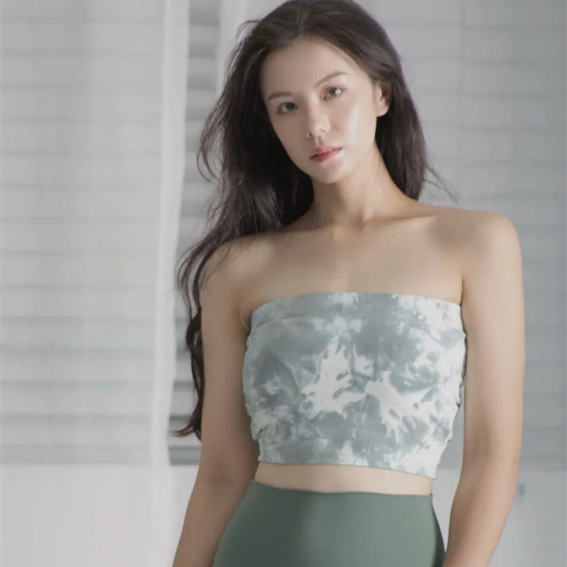 

Спортивный женский топ для занятий спортом