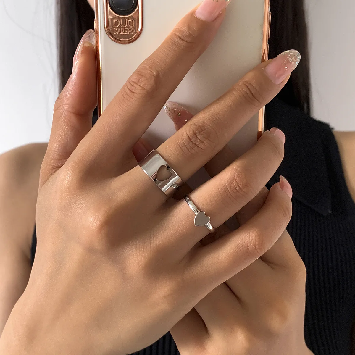 

Vintage smooth hollow metal ring sweet and cool heart-shaped opening set ring