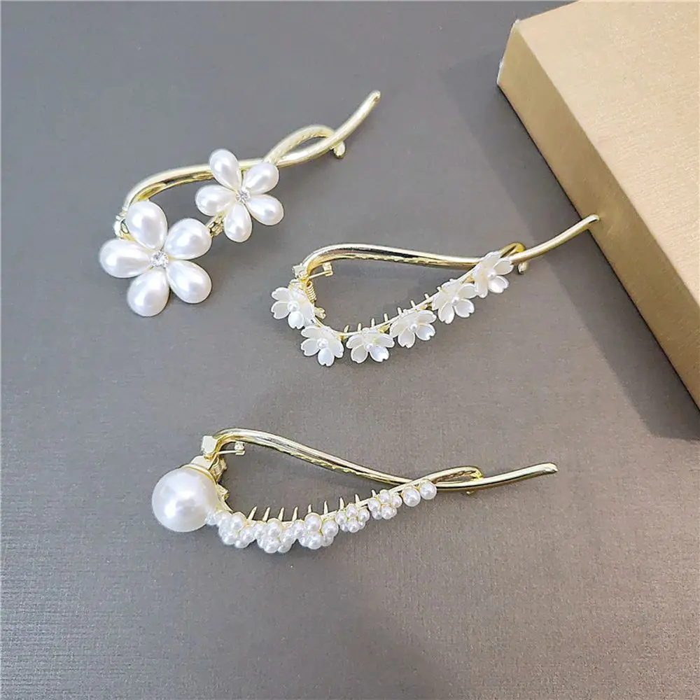 

Korean New Elegant Pearl Zircon Frog Buckle Hair Clips Geometric Hairpins For Girls Women Flower Ponytail Holder Banana Clip