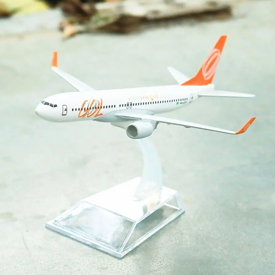 

Brazil GOL Airlines Boeing 737 Aircraft Alloy Diecast Model 15cm World Aviation Collectible Miniature Souvenir Ornament