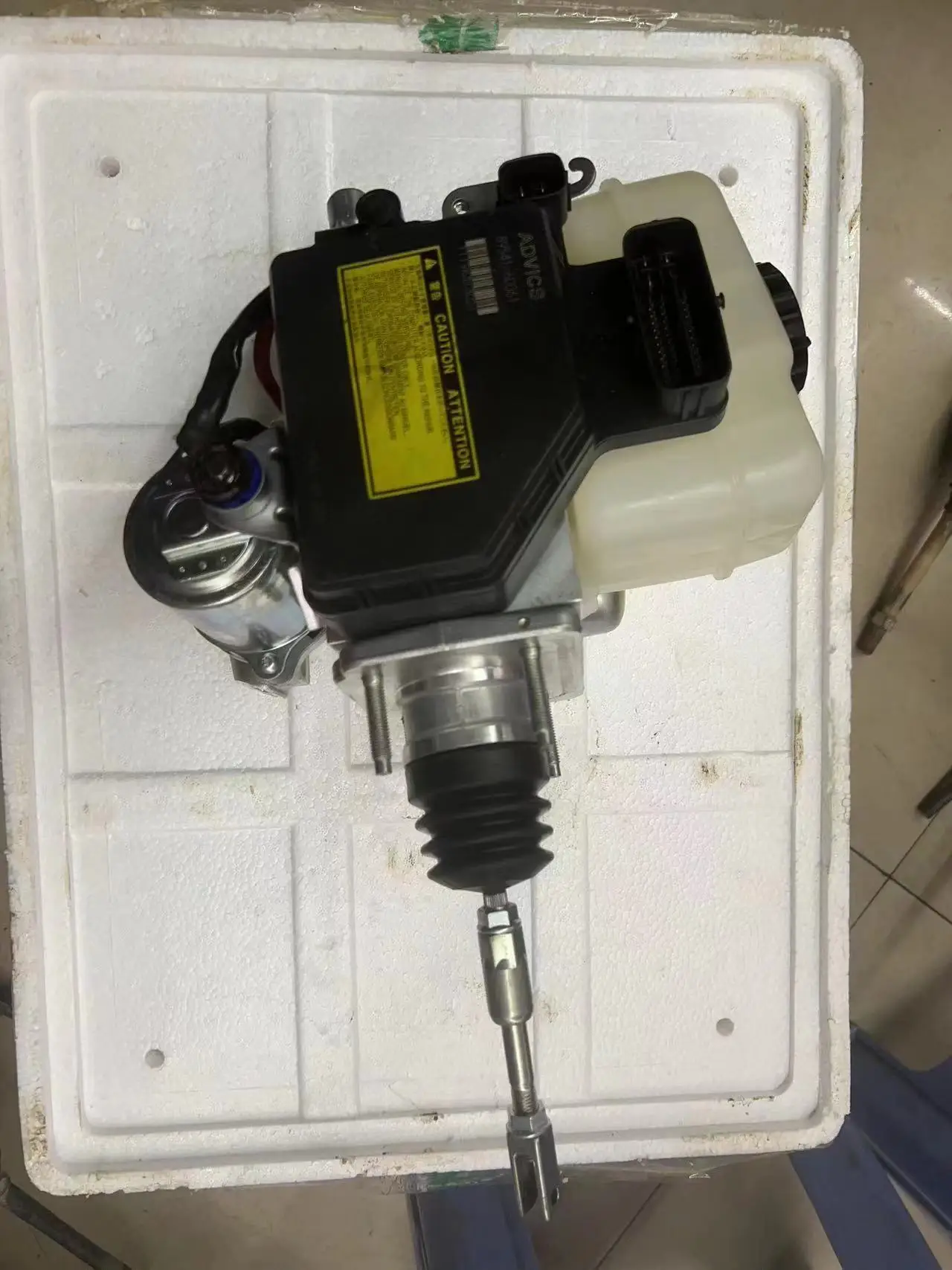 90% новый оригинальный насос главного тормозного цилиндра ABS в сборе 47050-60081 для Lexus