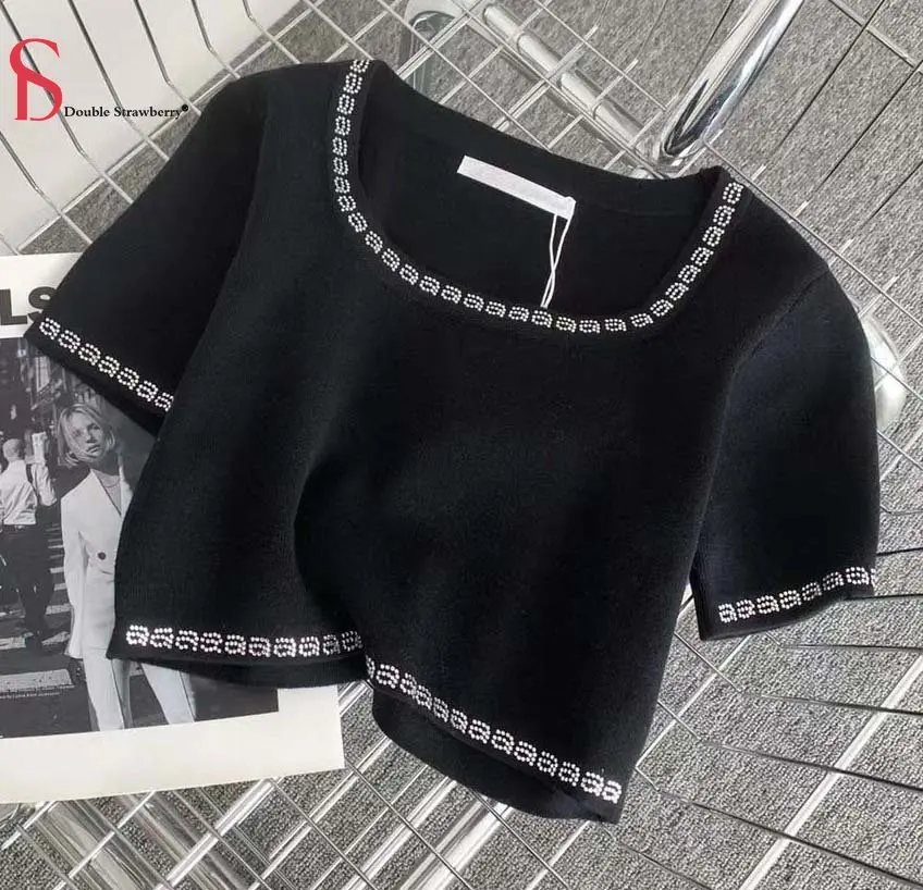 

Женский трикотажный повседневный комплект Wang, новинка весны и лета, популярная короткая футболка с надписью со стразами, облегающая юбка до...