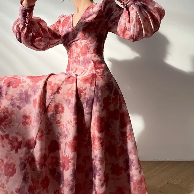 

Женское шифоновое платье-миди с рукавами-фонариками, завышенной талией и цветочным принтом