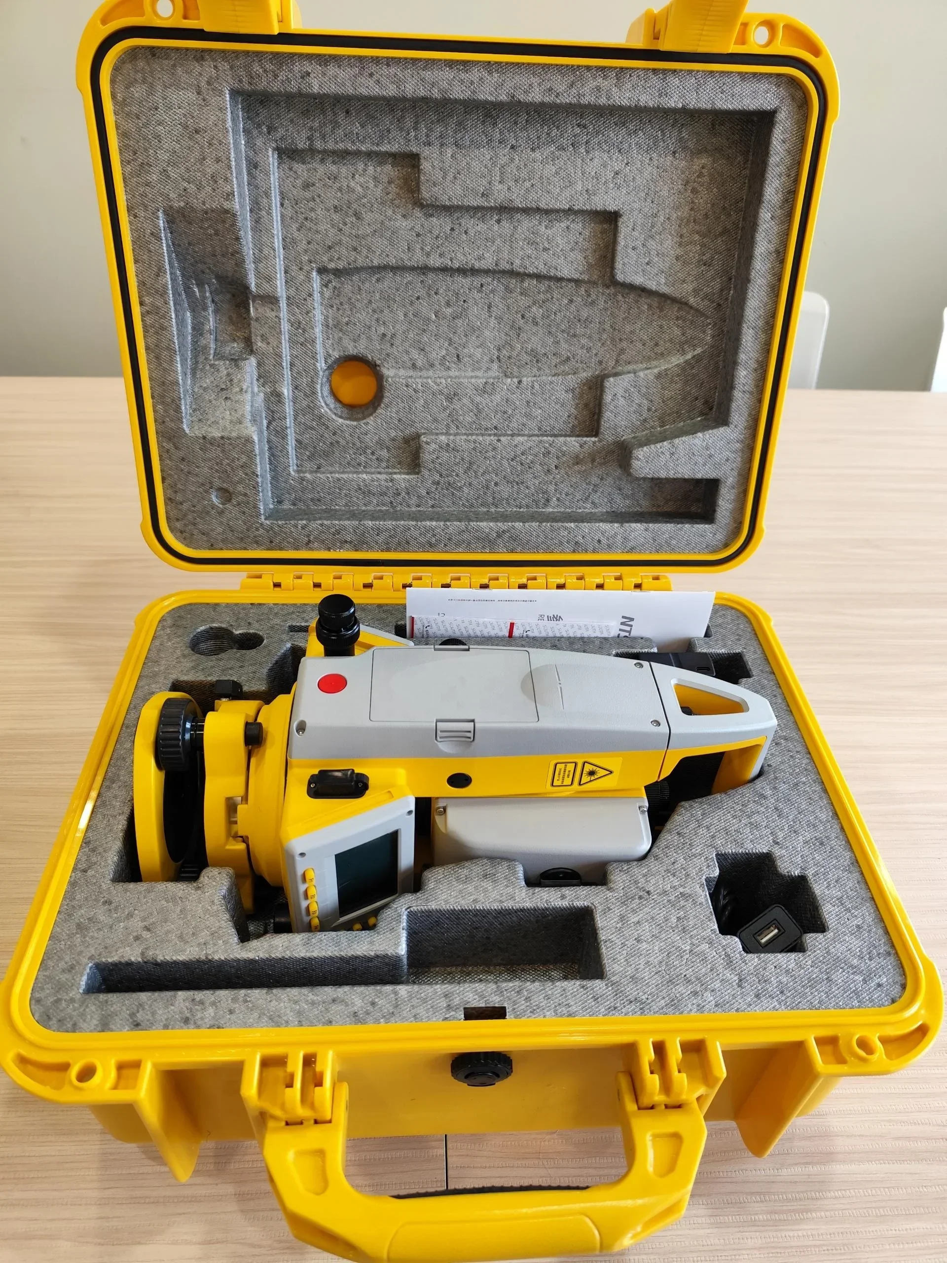 Новый тахеометр South NTS-332R10 высокоточный 2-дюймовый без призм 1000 м