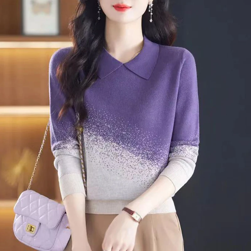 Женский трикотажный свитер-поло с длинным рукавом контрастных цветов