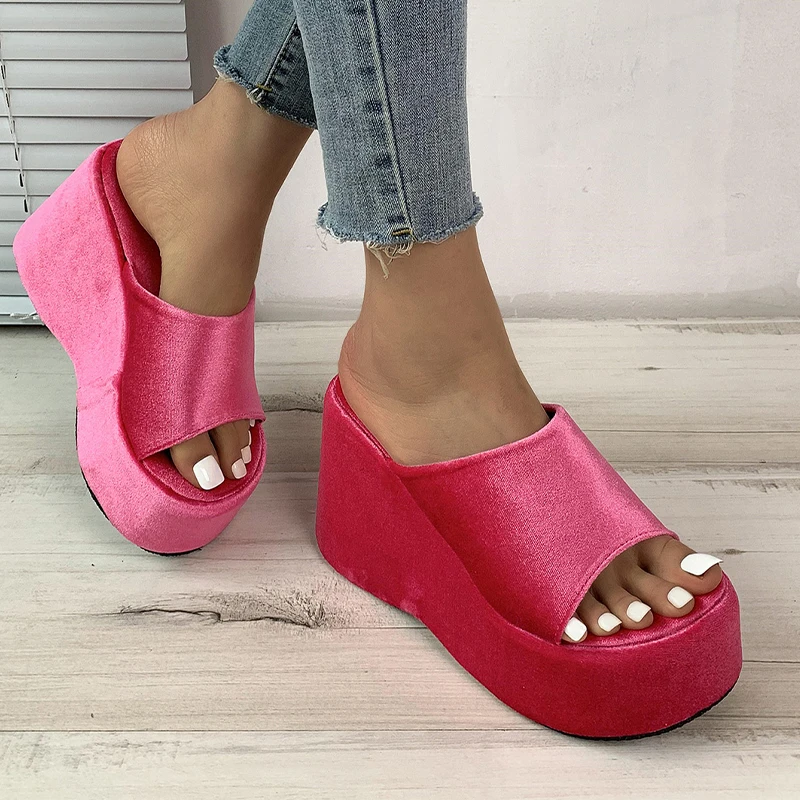 

Женские шлепанцы на танкетке, летние сандалии на платформе, дизайнерские туфли с ремешком на пятке, сланцы, 2023