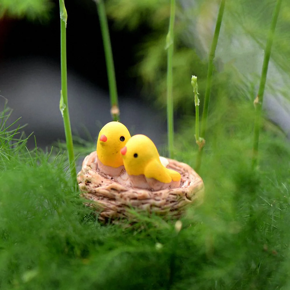 

Oriole Bird with Nest Micro Landscape Figurines Resin Crafts Garden Moss Ornaments Home Decorating Miniatures Bird Decor