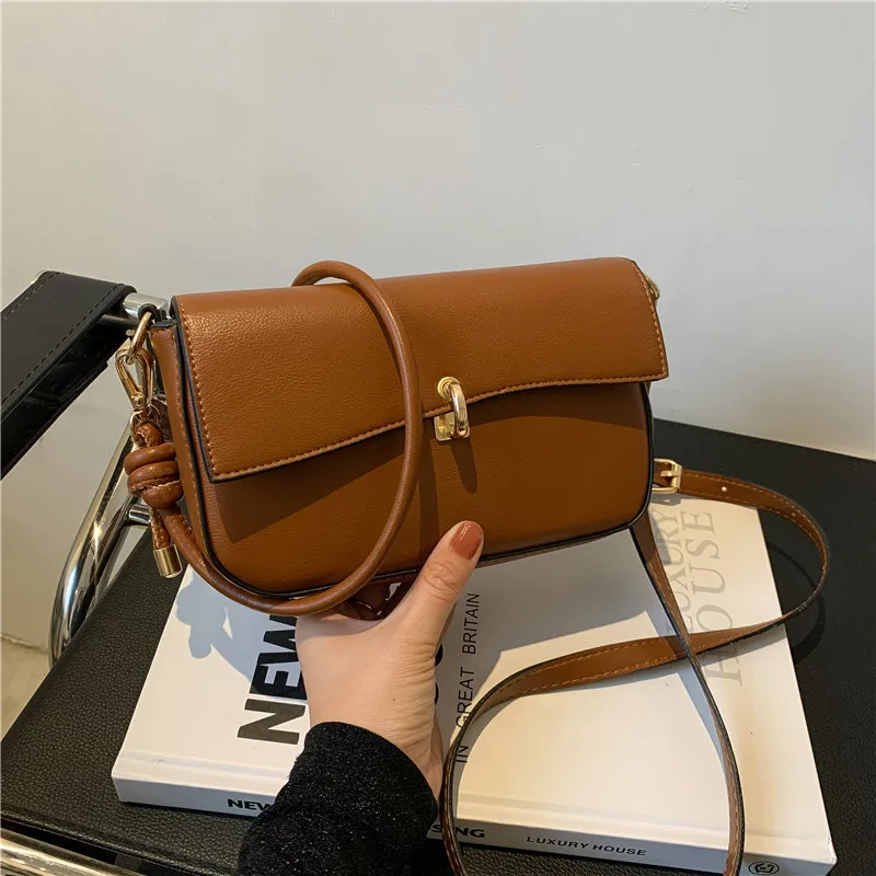 

Осенне-зимняя женская сумка через плечо в стиле ретро, однотонная маленькая квадратная сумка через плечо с замком