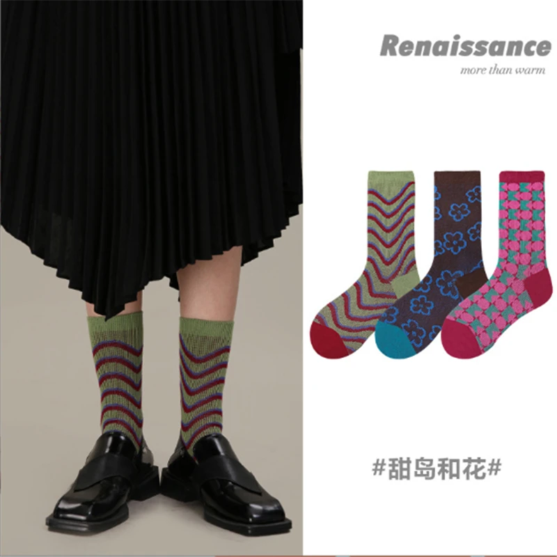 

Autumn and Winter Literature and Art Retro Fashion Trend Stripes Flowers in The Tube Cotton Women's Socks