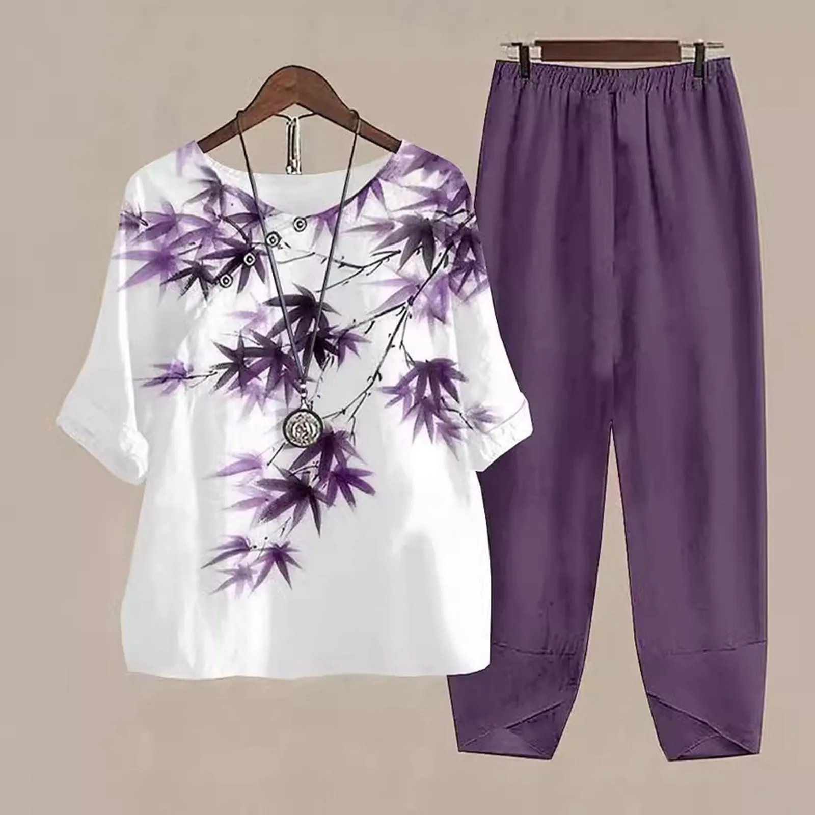 Женский элегантный брючный костюм с принтом топ круглым вырезом и рукавом три