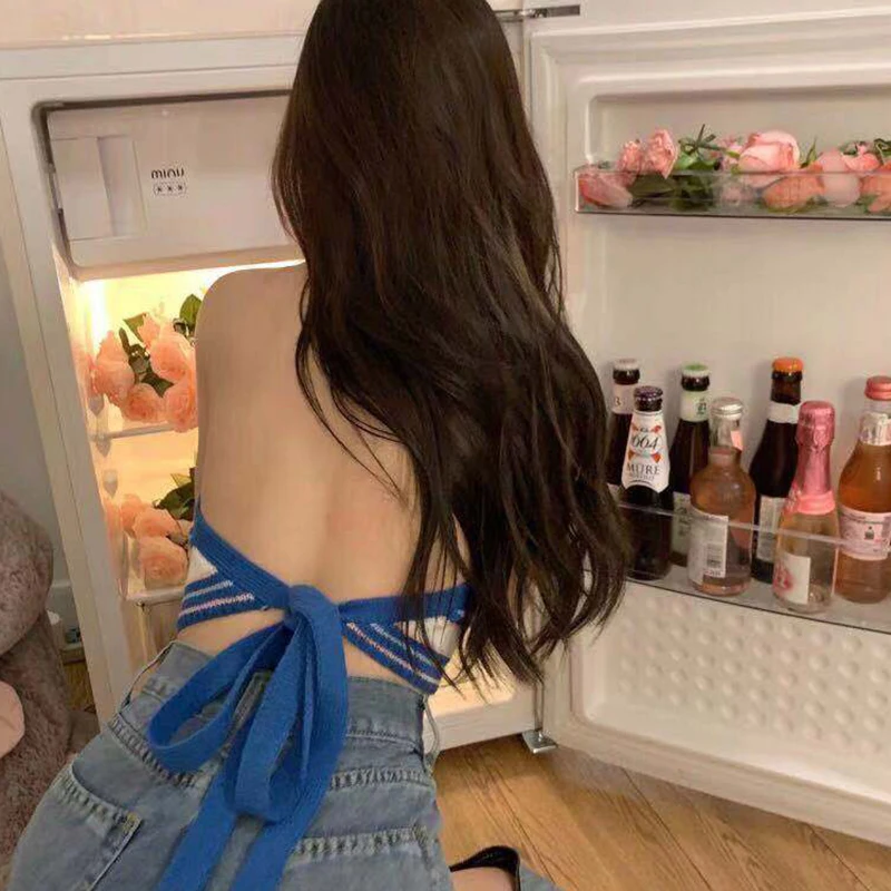 Женский короткий топ в полоску с открытой спиной без рукавов |