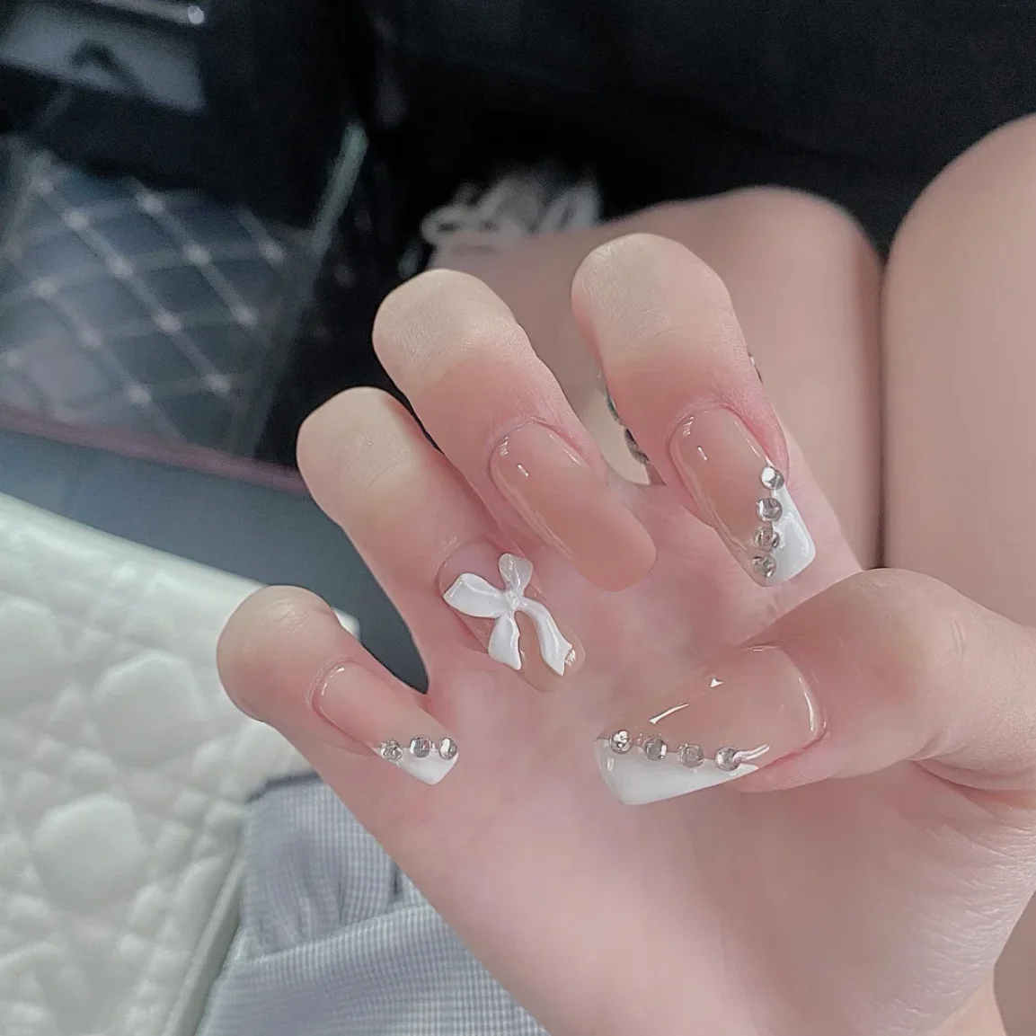 

24Pcs/Set 3D Fake Nail Art Girls Fashion Shining Rhinestone Full False Nails Tips White Bow Bride Wedding Nails Tips With Glue