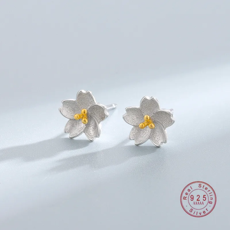 

925 Sterling Silver French Classic Five Petal Flower Daisy Stud Earrings Women Light Luxury Wedding Party Jewelry Gift