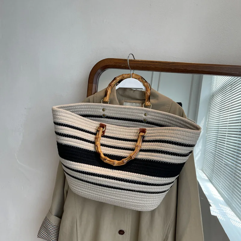 

Большая плетеная Сумка с бамбуковой ручкой в стиле ретро, новинка 2022, вместительная полосатая сумка ручной работы, женская сумка-корзина дл...