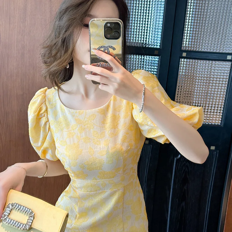 Французское платье с пышными рукавами