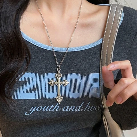 Серебряное ожерелье с крестом