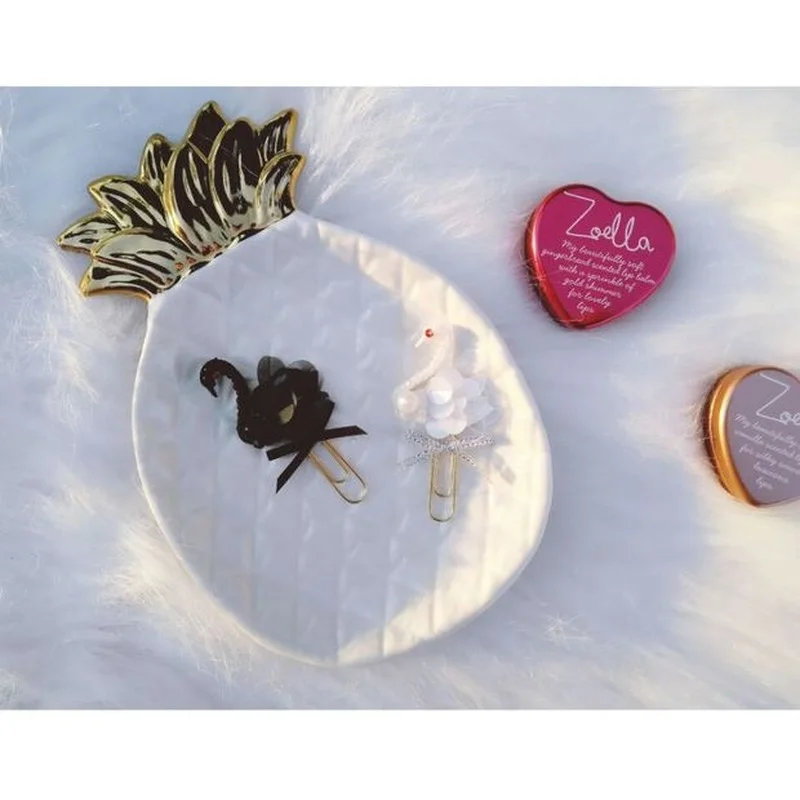 

Black White Swan Paper Clips Handmade Beaded Embroidery Cute Bookmark Ins Style Book Decoration Notebook Planner Accessories